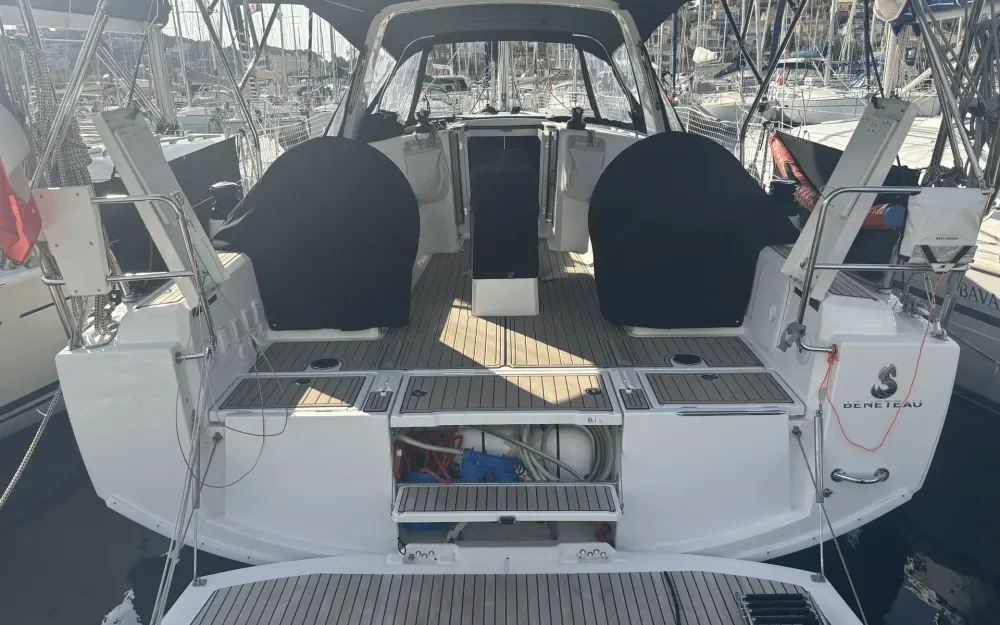 slider 3 Beneteau Oceanis 38.1