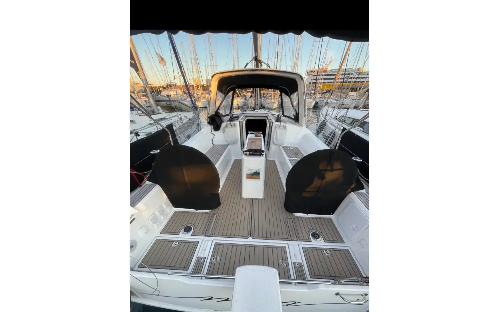 slider 4 Beneteau Oceanis 38.1