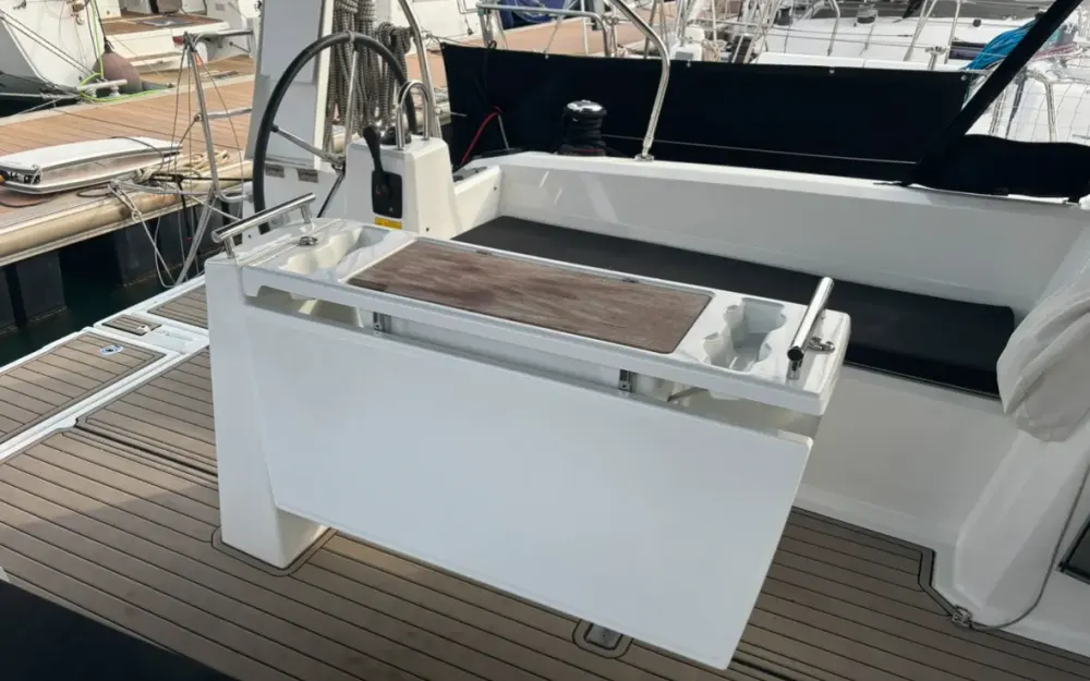 slider 7 Beneteau Oceanis 38.1