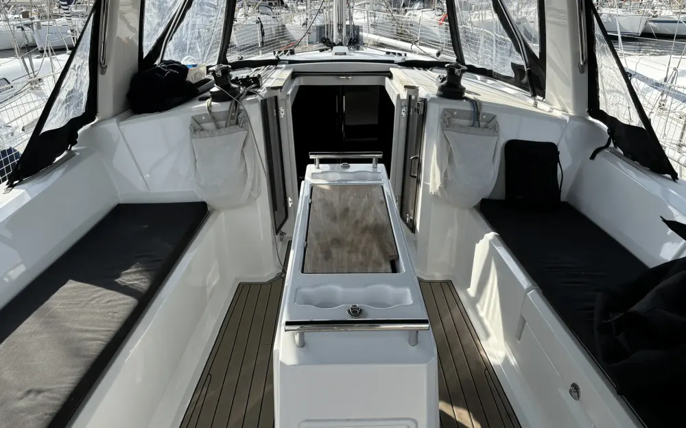 slider 8 Beneteau Oceanis 38.1