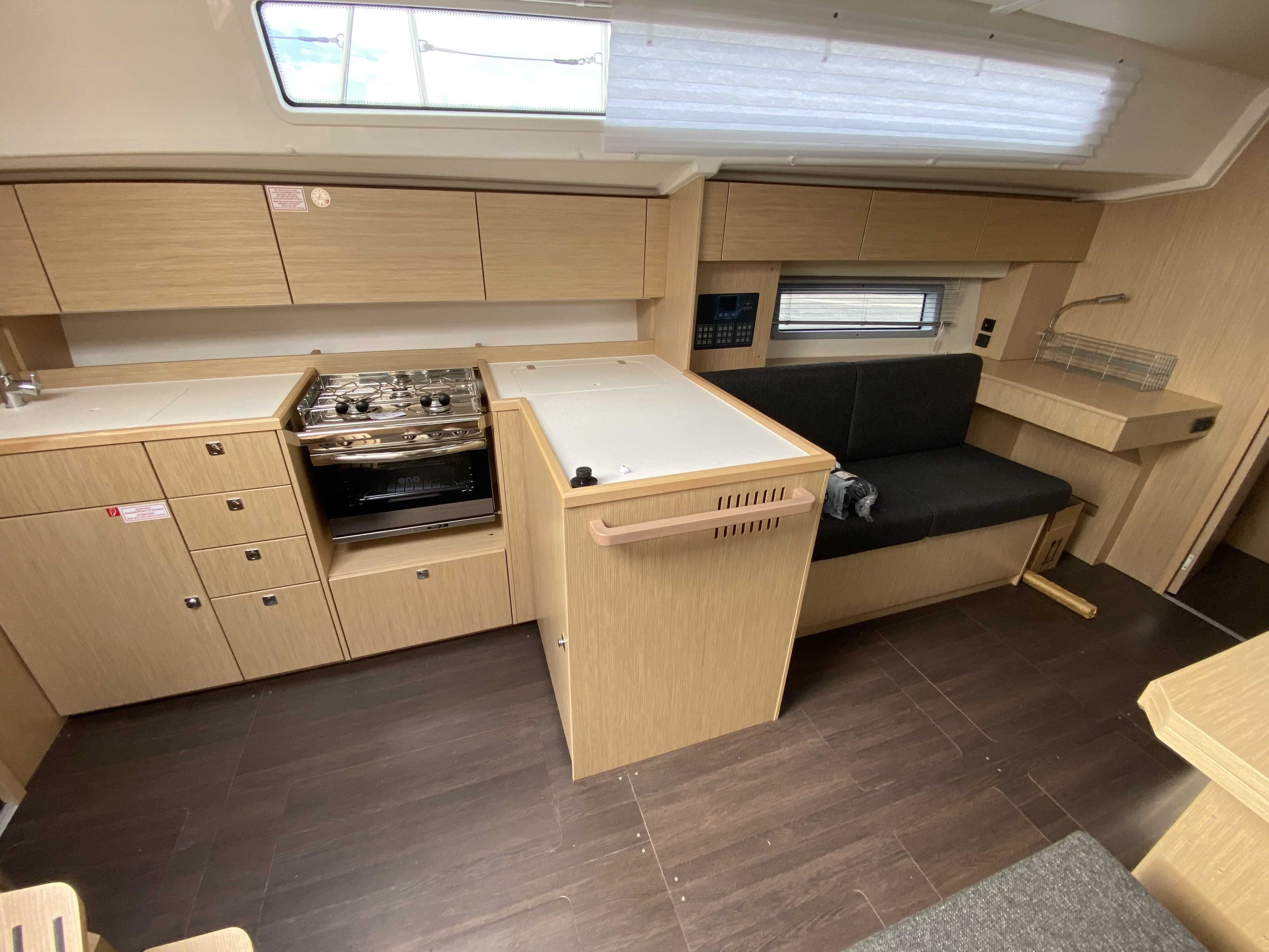 slider 2 Bavaria C42