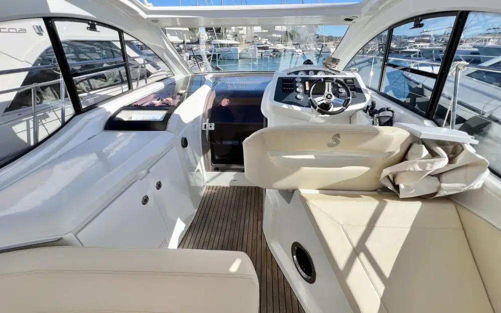 slider 5 Beneteau Gran Turismo 34