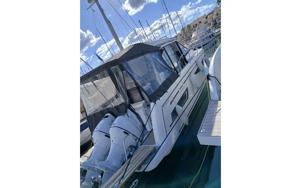 slider 0 Jeanneau Merry Fisher 895