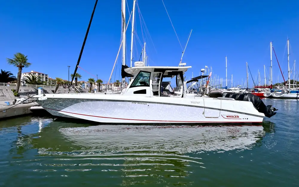 Boston WhalerBoston Whaler 370 Outrage