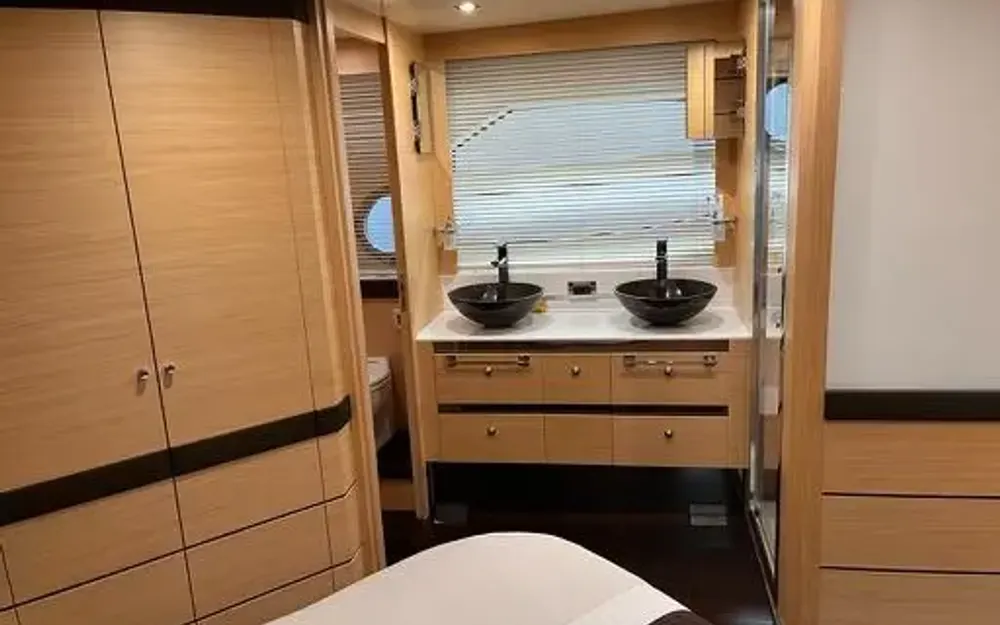 slider 11 Cayman  57 HT