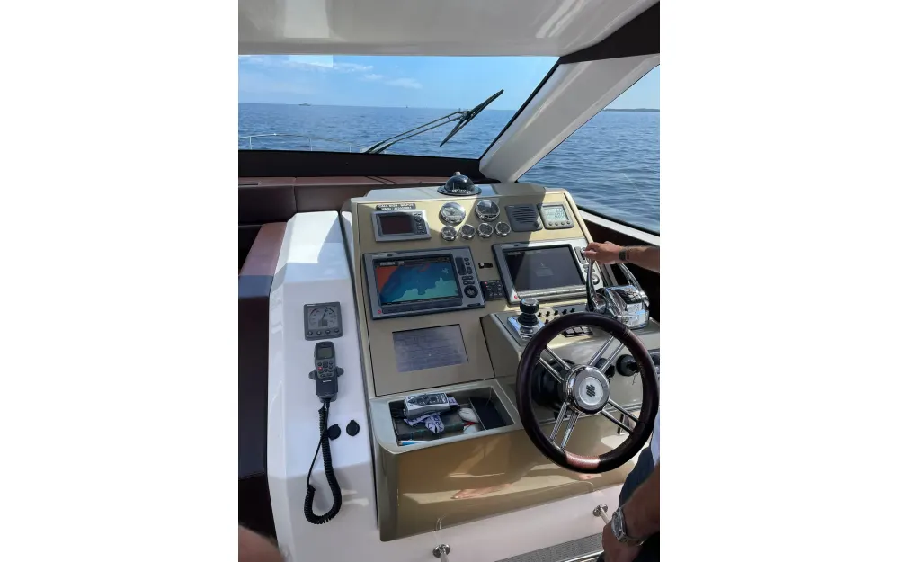 slider 6 Cayman  57 HT