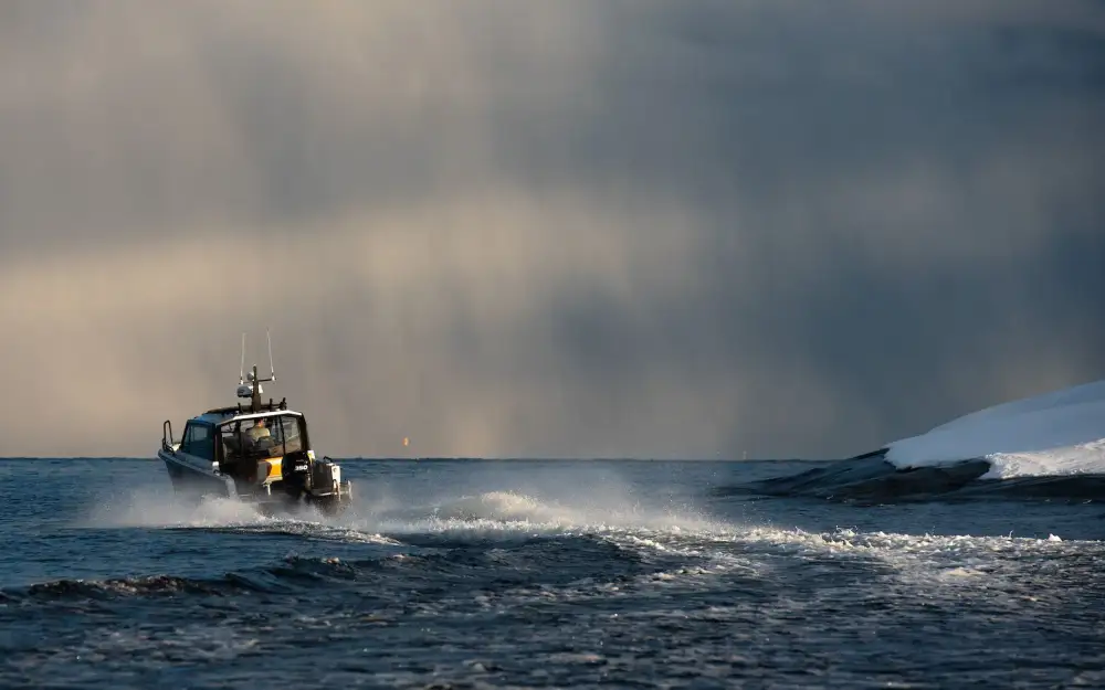 slider 5 XO Boats DFNDR 8