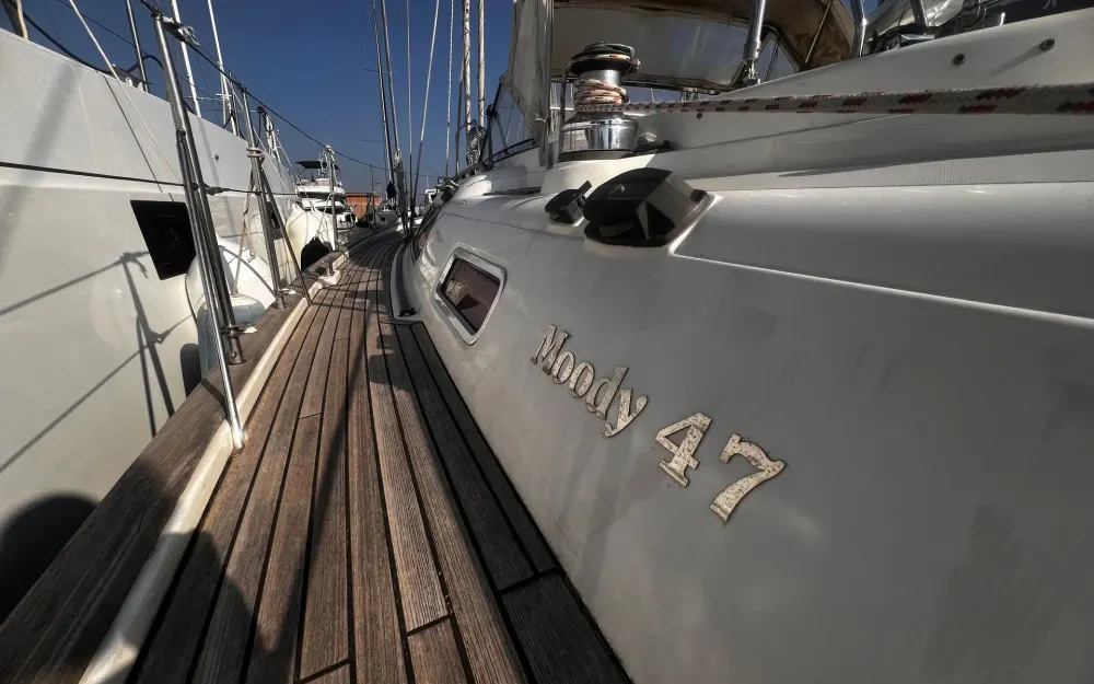 slider 7 Moody  47