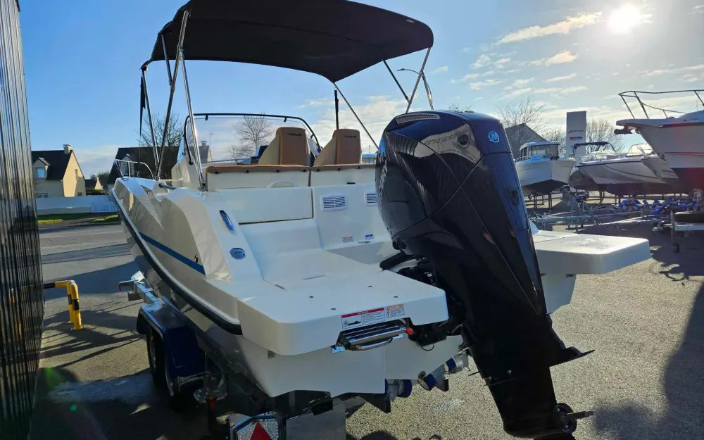 slider 13 Quicksilver  675Sundeck
