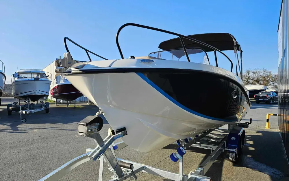 slider 15 Quicksilver  675Sundeck