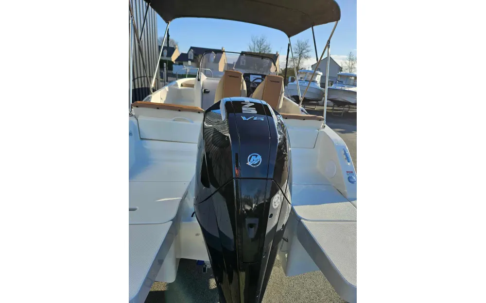 slider 6 Quicksilver  675Sundeck