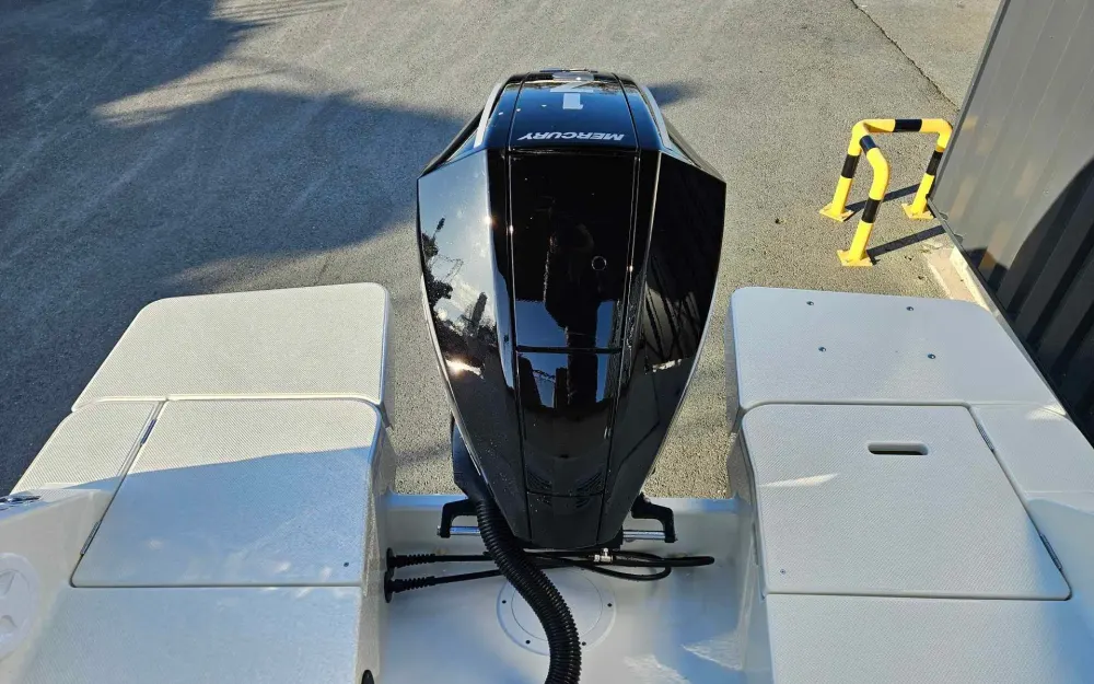 slider 17 Quicksilver  675Sundeck