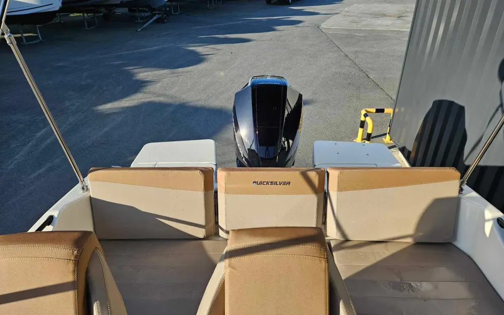 slider 4 Quicksilver  675Sundeck