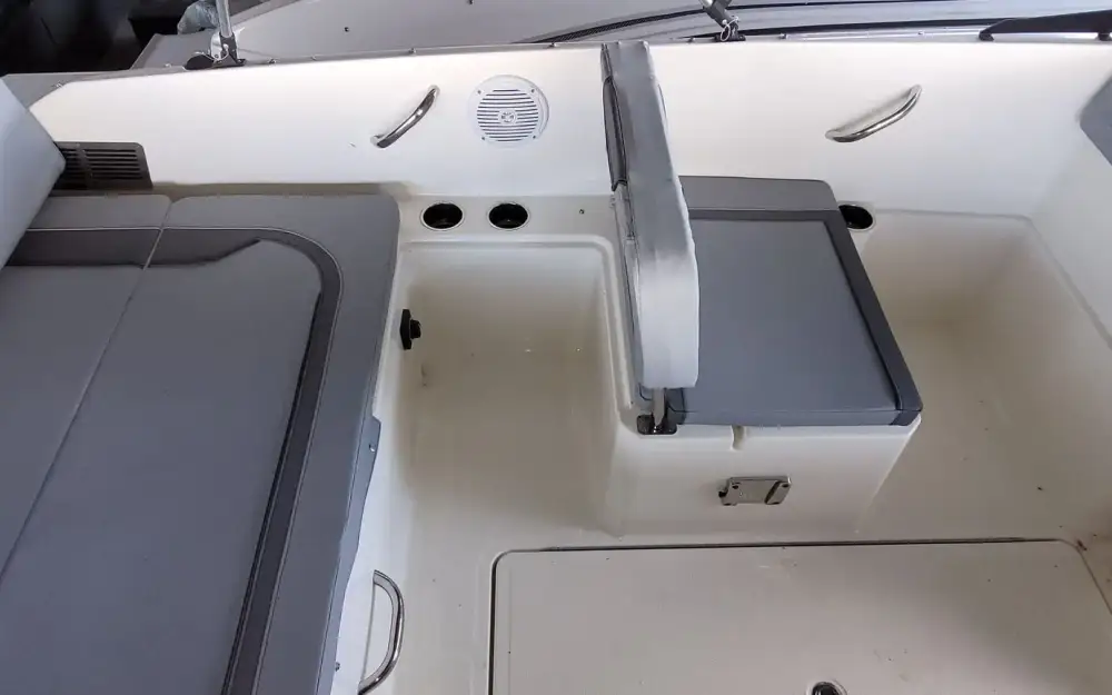 slider 13 Bayliner M19