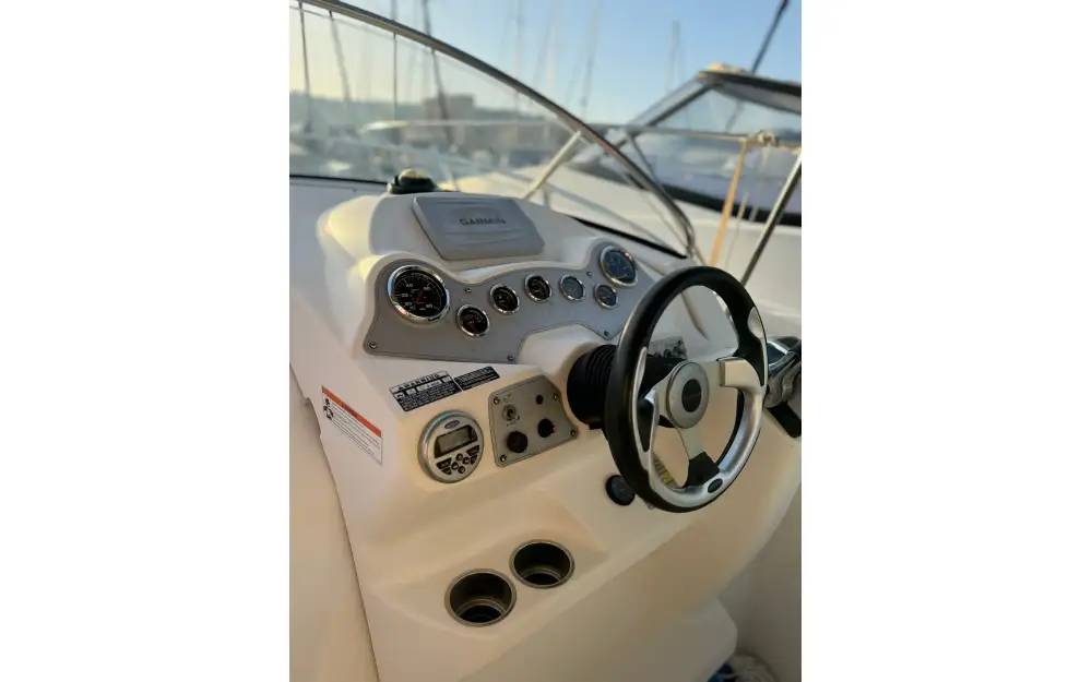 slider 2 Bayliner Avanti 8