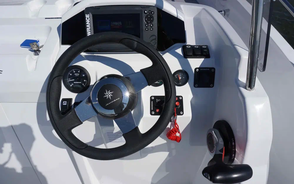 slider 7 Jeanneau Cap Camarat 5.5 CC