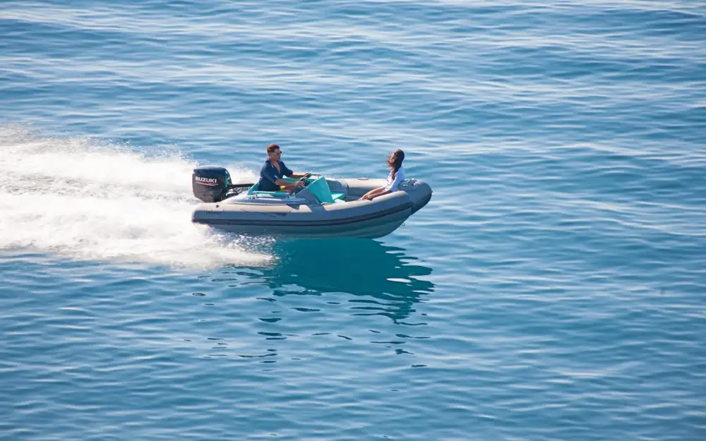 slider 2 Ranieri Cayman One Luxury Tender