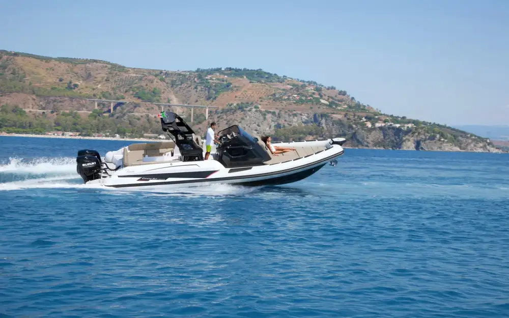 slider 1 Ranieri Cayman 35.0 Executive