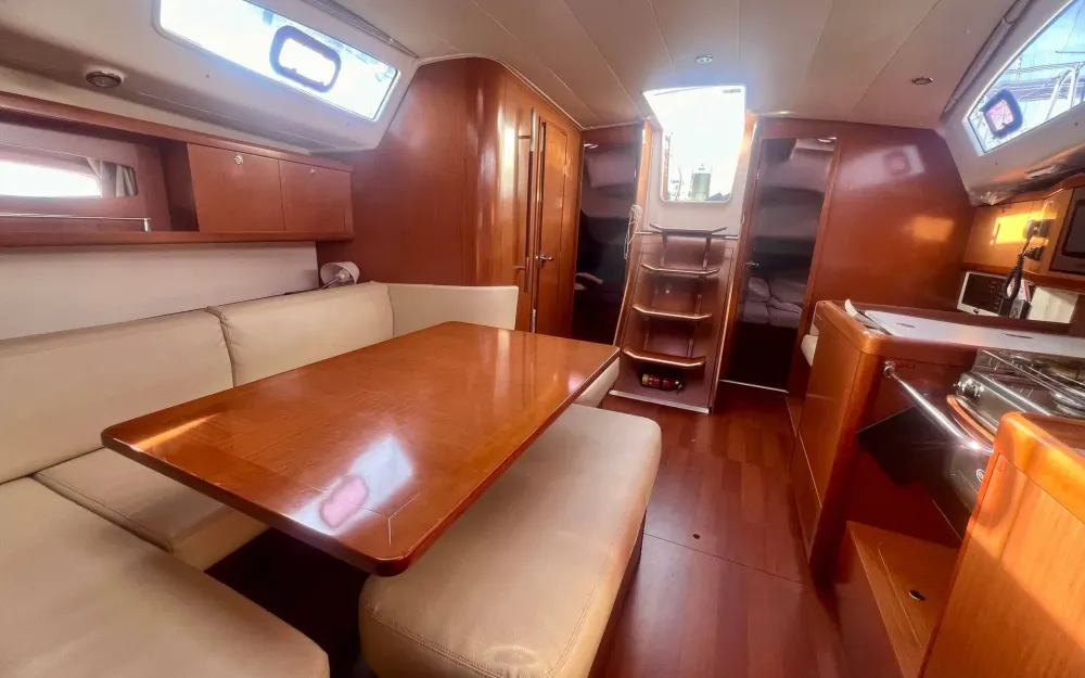 slider 28 Beneteau Oceanis 40