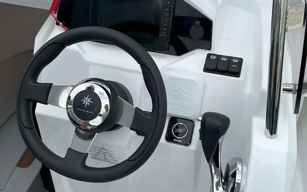 slider 2 Jeanneau Cap Camarat 5.5 CC