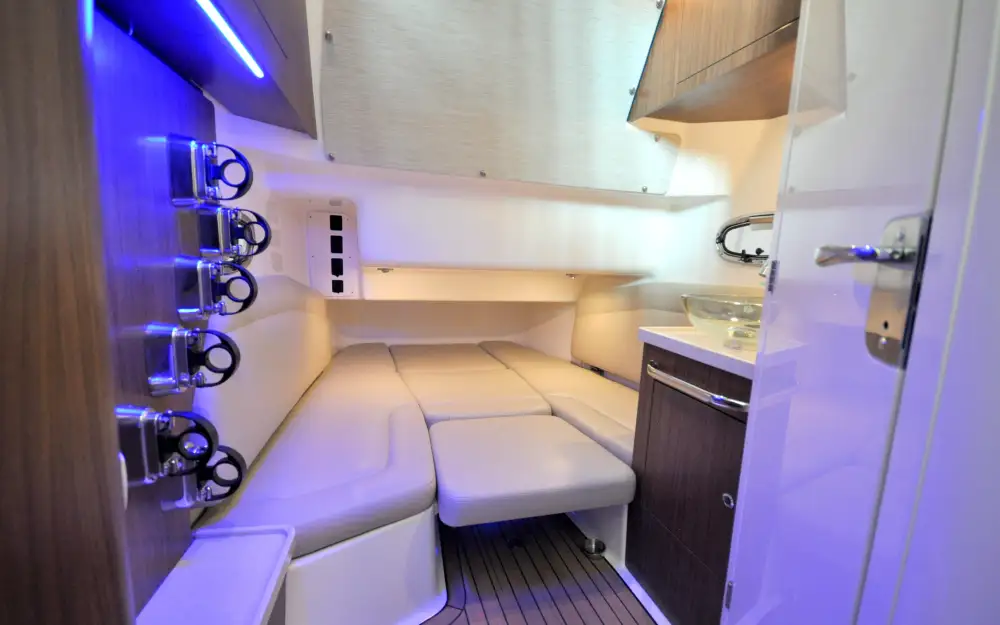 slider 11 Boston Whaler  380 Outrage