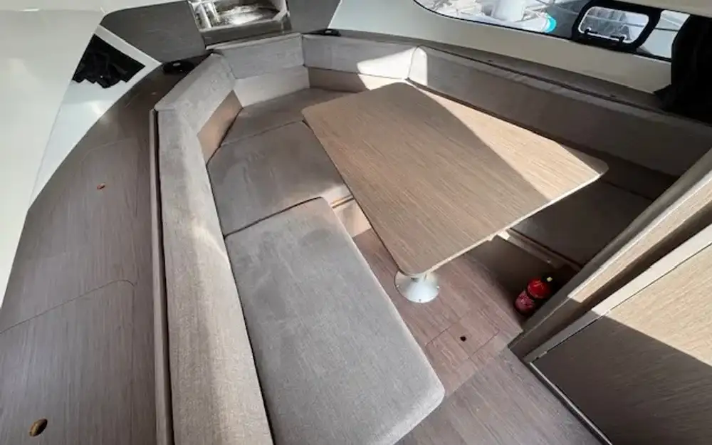 slider 7 Beneteau Flyer 9 Sundeck