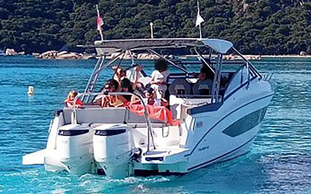 slider 2 Beneteau Flyer 10