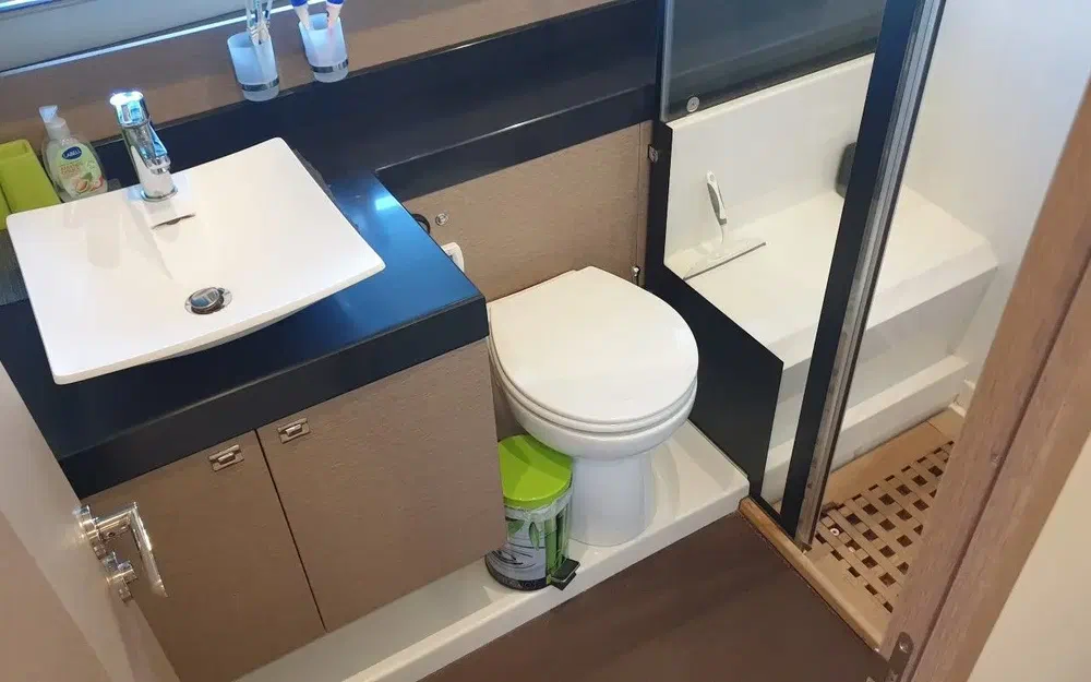 slider 9 Prestige Yachts 550 Fly