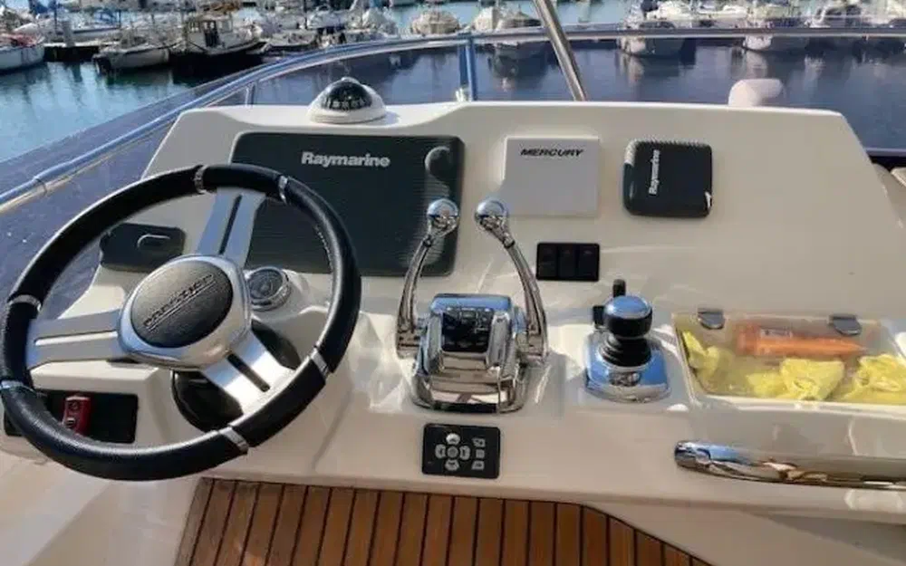 slider 5 Prestige Yachts 550 Fly