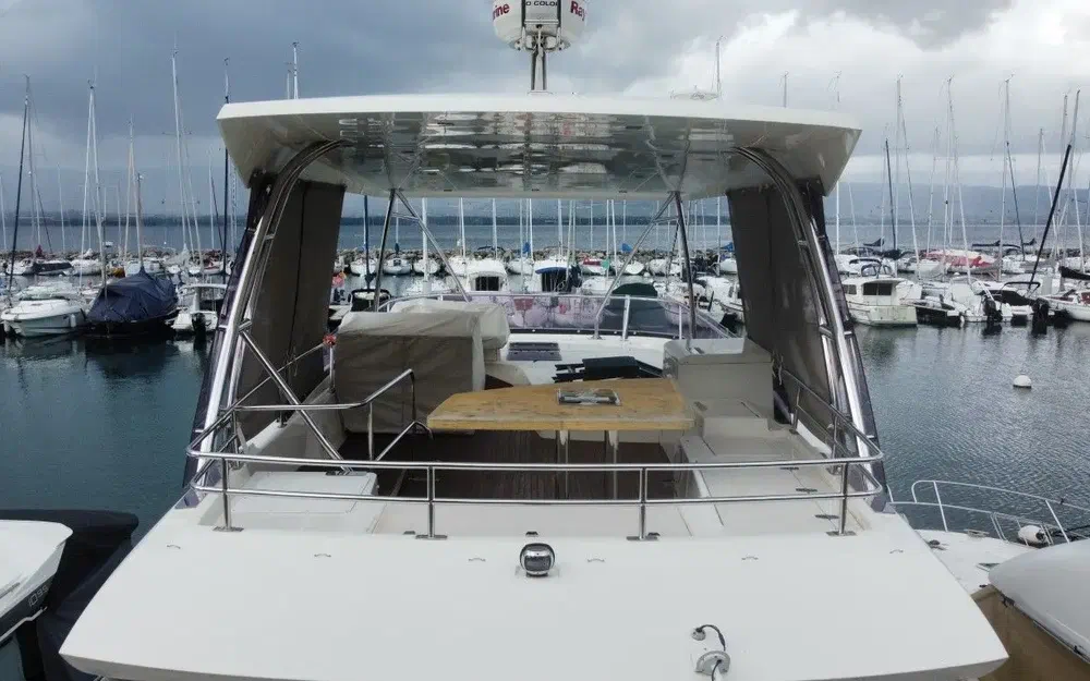slider 19 Prestige Yachts 550 Fly