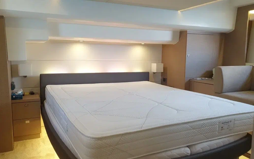 slider 21 Prestige Yachts 550 Fly