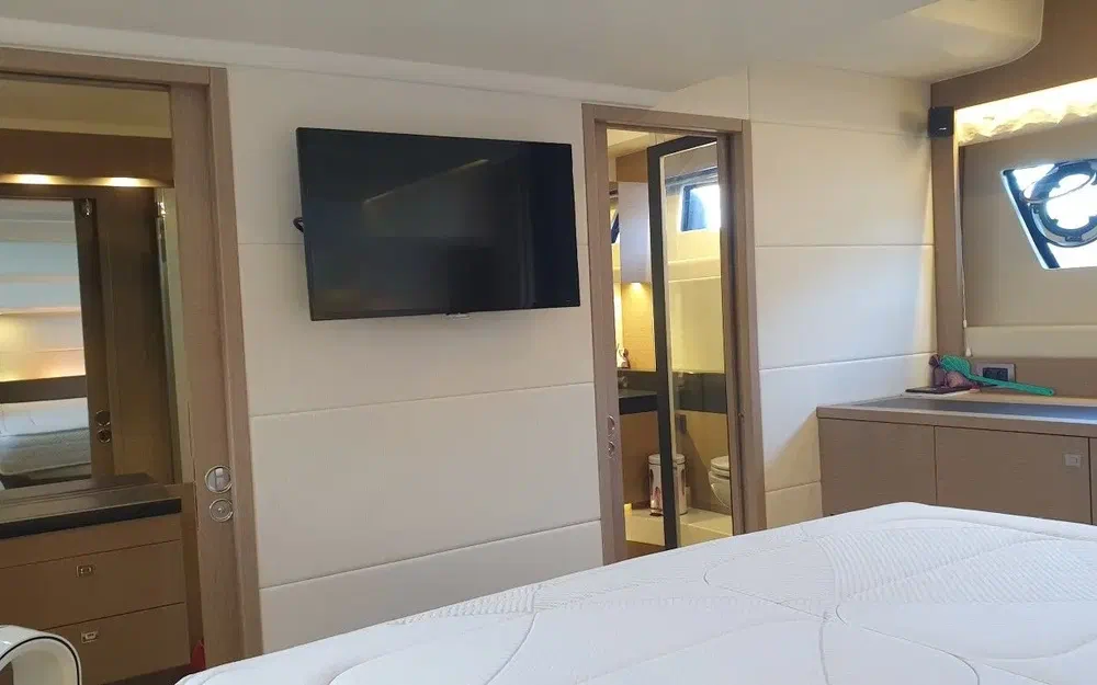 slider 22 Prestige Yachts 550 Fly