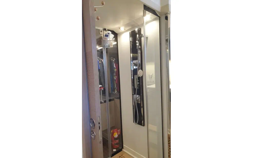 slider 14 Prestige Yachts 550 Fly