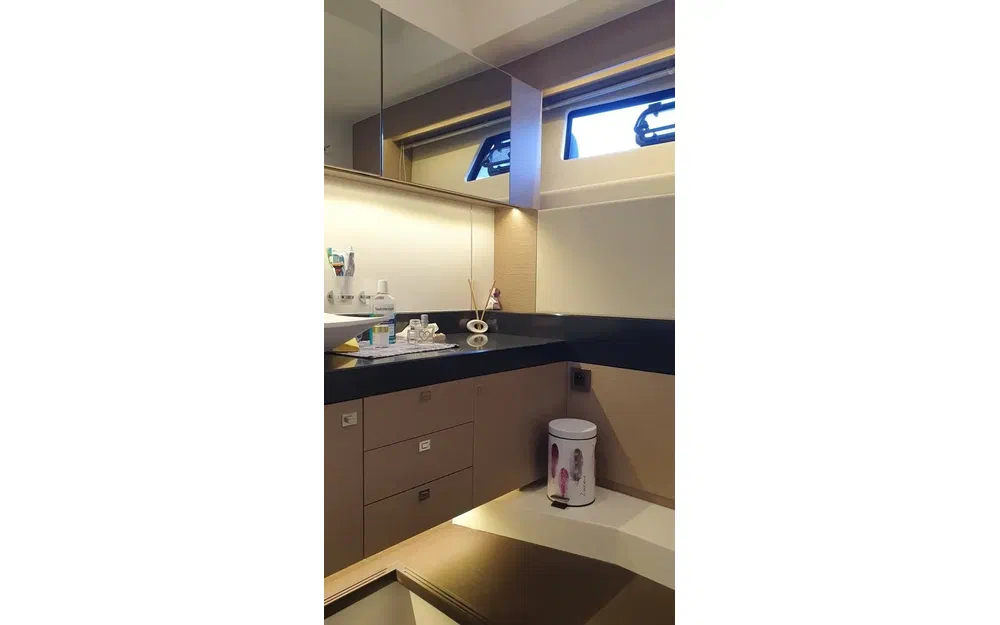 slider 24 Prestige Yachts 550 Fly