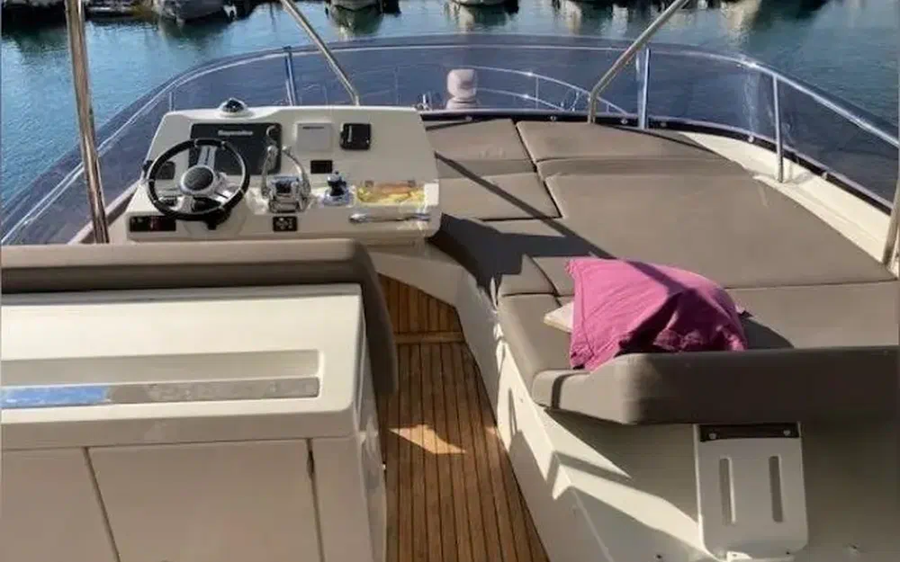 slider 26 Prestige Yachts 550 Fly