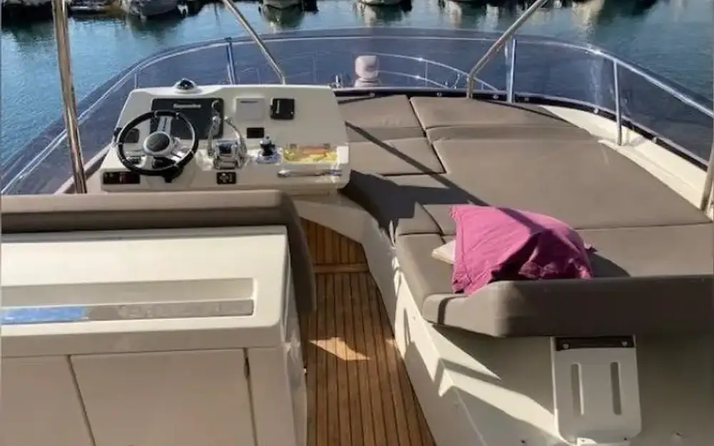 slider 26 Prestige Yachts Prestige 550 Fly