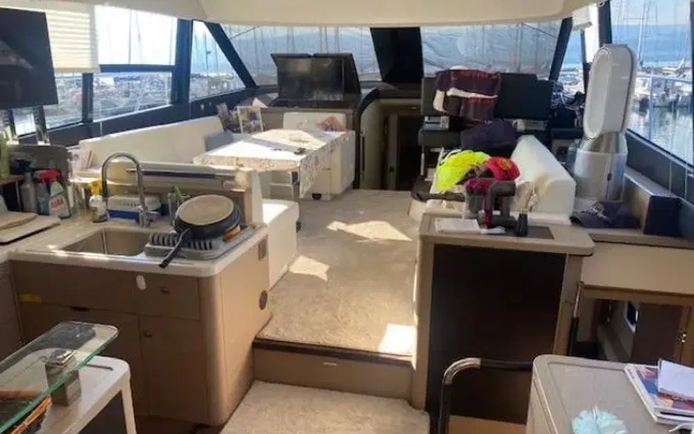 slider 2 Prestige Yachts 550 Fly