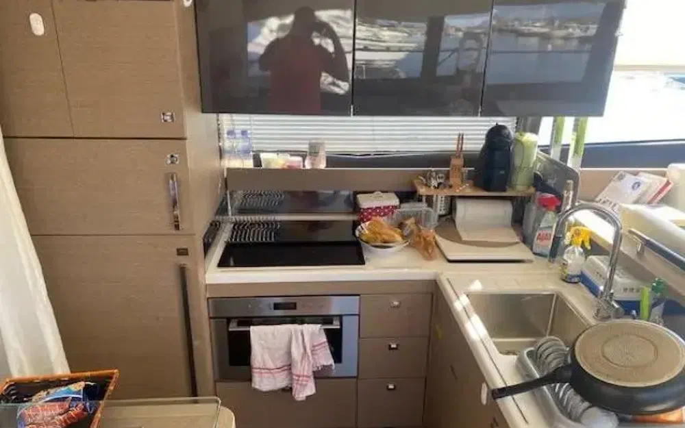 slider 4 Prestige Yachts 550 Fly