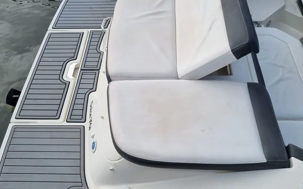 slider 4 Sea Ray SPX 230