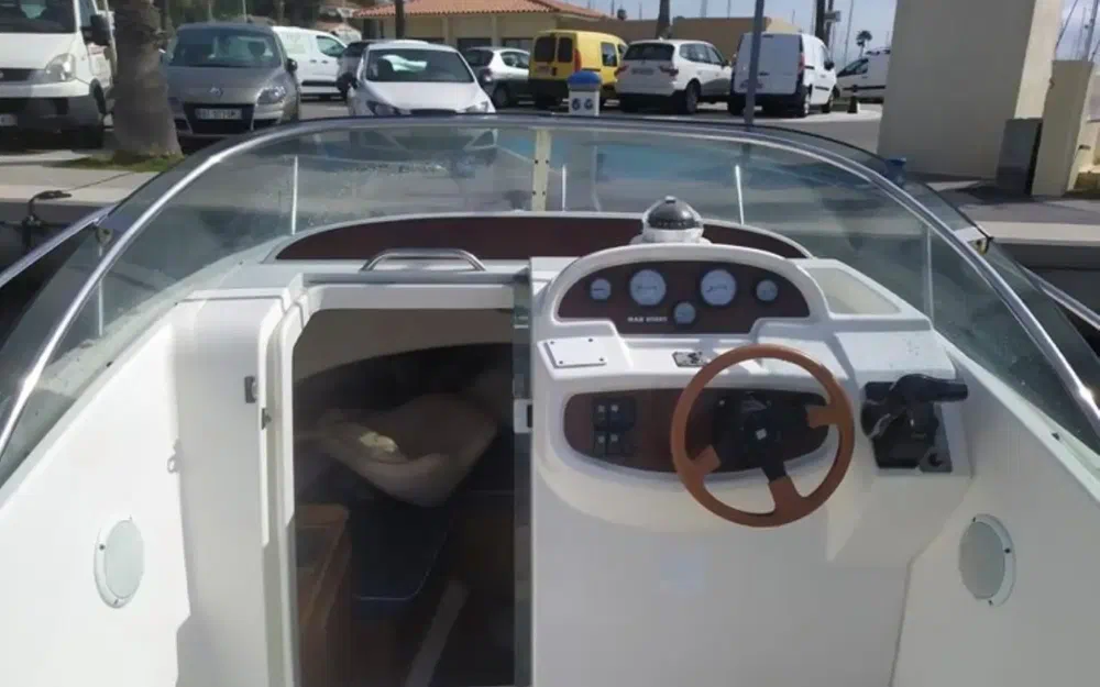 slider 1 Jeanneau Cap Camarat 755