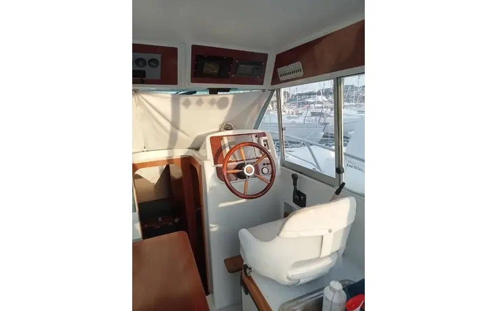 slider 8 Jeanneau Merry Fisher 750