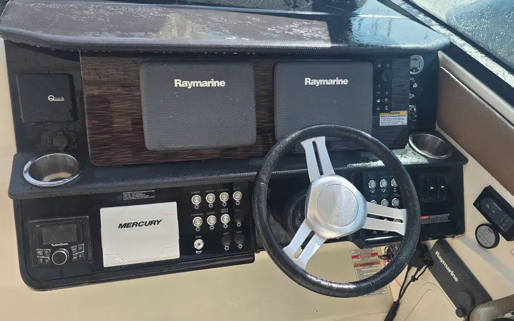 slider 1 Sea Ray 320 Sundancer