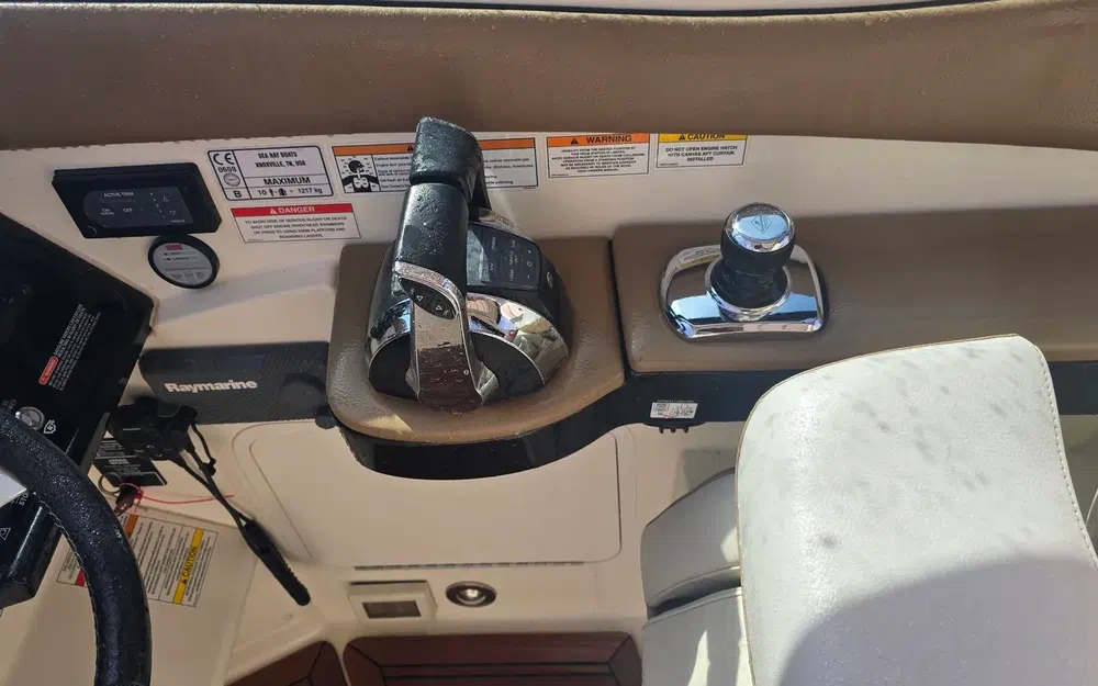 slider 2 Sea Ray 320 Sundancer