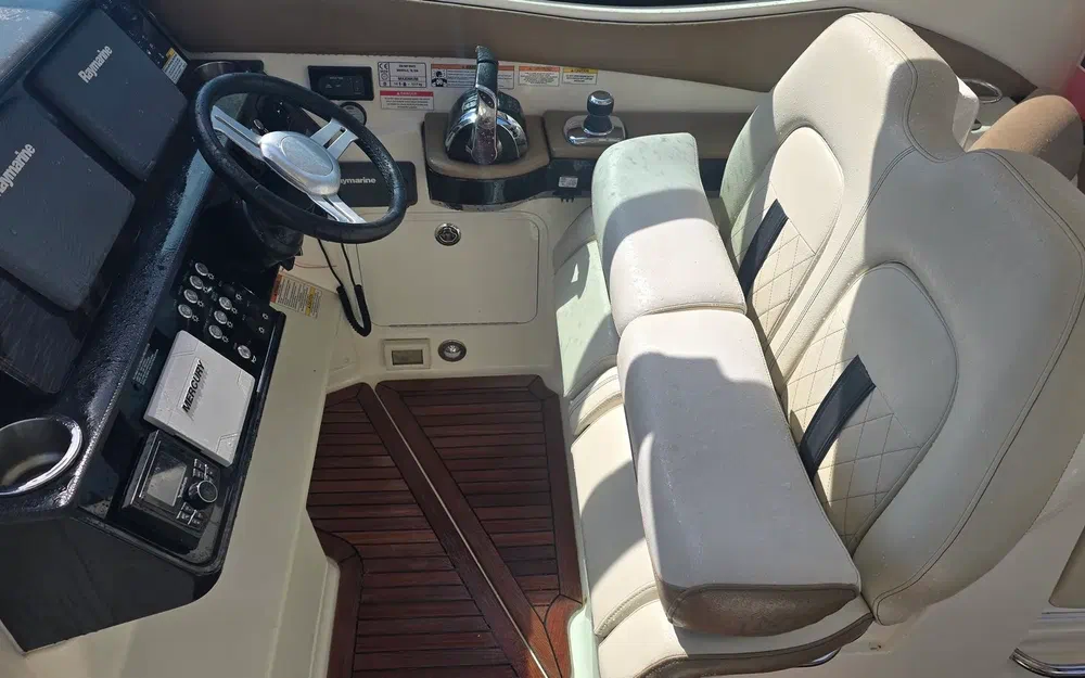 slider 3 Sea Ray 320 Sundancer