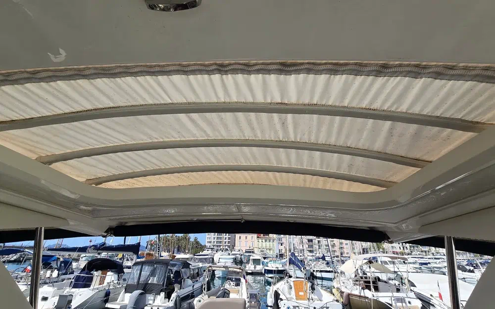 slider 4 Sea Ray 320 Sundancer