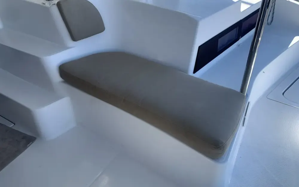 slider 10 Fountaine Pajot Lipari 41
