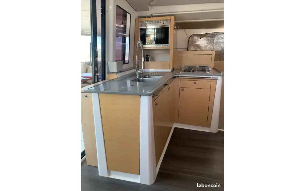 slider 12 Fountaine Pajot Lipari 41