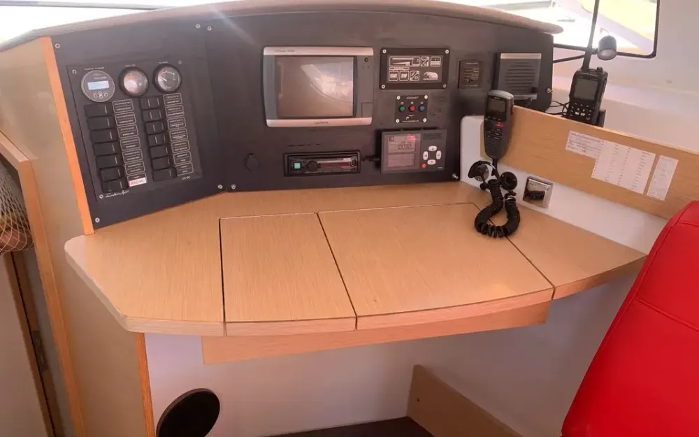 slider 15 Fountaine Pajot Lipari 41