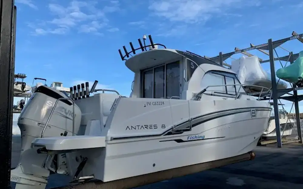 slider 3 Beneteau Antares 8 OB V2