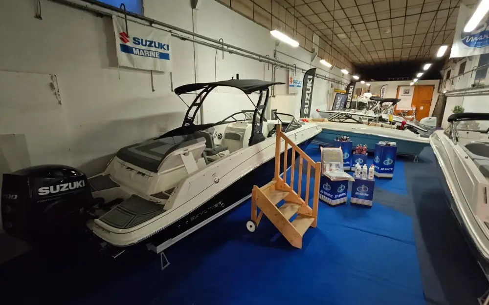 slider 0 Bayliner VR6 OB